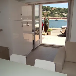 Apartment Les Pieds Dans La Place, Villefranche-sur-Mer