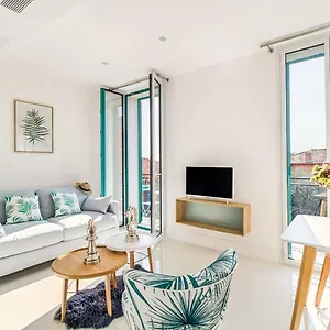 New ! Sea View Design + Balcony 203 Appartement